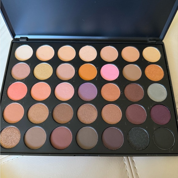 NWT Morphe 35W 30 colors original authentic eyeshadow palette - Picture 1 of 3